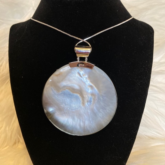 Large shell necklace, black and silverr - Picture 3 of 4